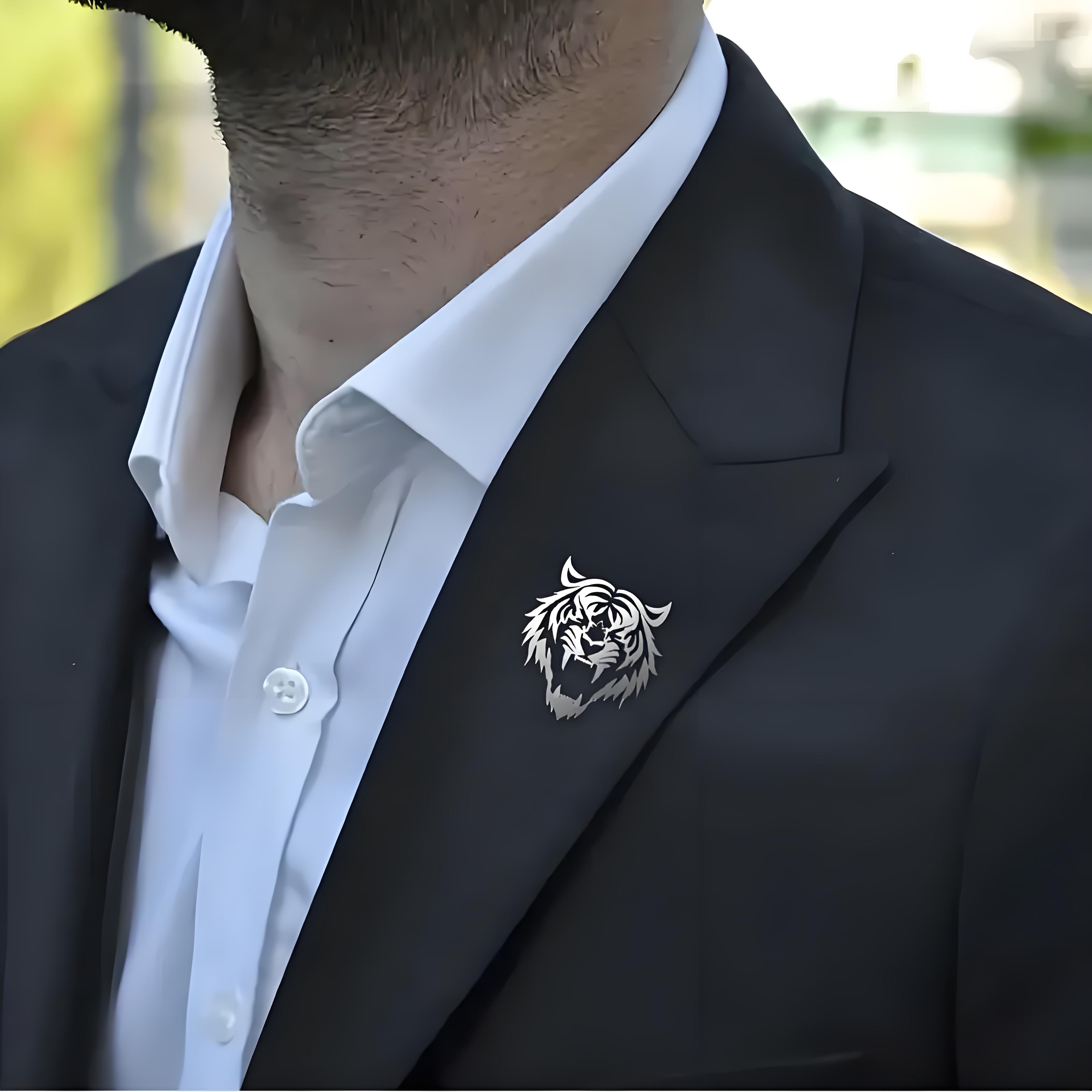 Tuxedo Lapel Pin - メンズ ステンレススチール タイガー ヘッド ラペル ピン、中空デザイン